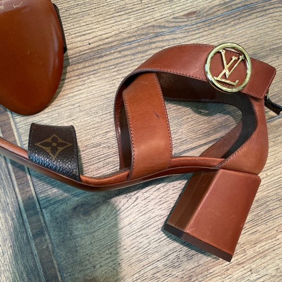 Authentic Louis Vuitton sandals - Picture 2 of 7